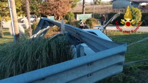 Mansué, il guardrail dove è andata a sbandare l'autovettura