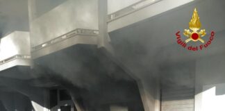 Caorle, a fuoco il garage di una palazzina Caorle, a fuoco il garage di una palazzina