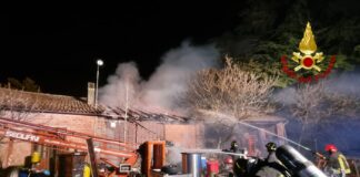 Cavaso del Tomba, a fuoco ricovero attrezzi e officina I Vigili del fuoco spengono l'incendio a Cavaso del Tomba