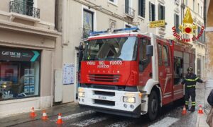 Le operazioni di soccorso dei vigili del fuoco