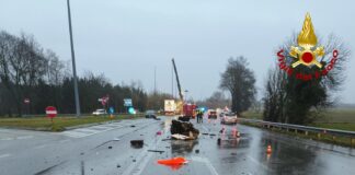 Frontale camion-auto a Ca’ Noghera lungo la Triestina: morto l’automobilista Frontale camion-auto a Ca’ Noghera lungo la Triestina