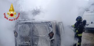 Conegliano, porta il furgone in officina: a fuoco il veicolo Conegliano, il furgone che ha preso fuoco