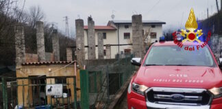Tarzo, un uomo e un agnellino trovati morti in una baracca, forse vittime del monossido di carbonio Tarzo, la baracca dove sono stati trovati morti un uomo e un agnellino