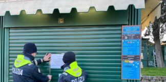 Aggressione con un coltello: bar chiuso dal Questore per quindici giorni Le Forze dell'Ordine appongono i sigilli al bar chiuso dal Questore