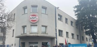 Berco: adesione totale allo sciopero, stabilimento di Castelfranco chiuso Lo sciopero di 16 ore proclamato per lunedì e martedì da Fiom Cgil e Fim Cisl ha bloccato lo stabilimento di Castelfranco Veneto della Berco.