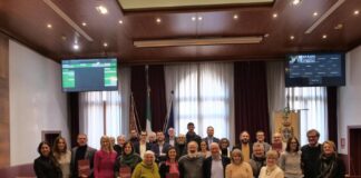 Venezia capitale mondiale della pace: consegnato al Consiglio comunale e alla Giunta il francobollo congiunto Italia-Vaticano Venezia capitale mondiale della pace: consegnato al Consiglio comunale e alla Giunta il francobollo congiunto Italia-Vaticano