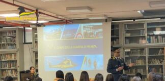 Educazione alla legalità: la Guardia di Finanza nelle scuole La Guardia di Finanza nelle scuole del veneziano