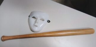 Aveva in auto mazza da baseball e maschera: denunciato dai Carabinieri Mazza e maschera sequestrate