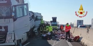 A4, incidente fra tre mezzi pesanti: un ferito Incidente fra tre mezzi pesanti in A4