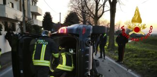 Perde il controllo dell’auto che finisce rovesciata: ferita una donna Marcon, i soccorsi alla donna rimasta ferita nell'auto rovesciata