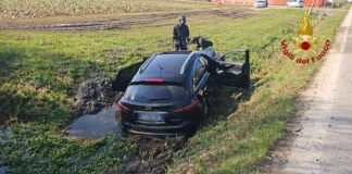 Quinto di Treviso, schianto tra due auto: due feriti Quinto d Treviso, i soccorsi dopo l'incidente