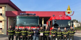 Donato un defibrillatore al Comando dei Vigili del Fuoco di Treviso La donazione del defibrillatore al Comando dei Vigili del Fuoco di Treviso