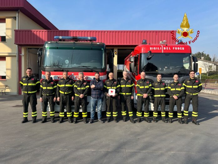 La donazione del defibrillatore al Comando dei Vigili del Fuoco di Treviso La donazione del defibrillatore al Comando dei Vigili del Fuoco di Treviso