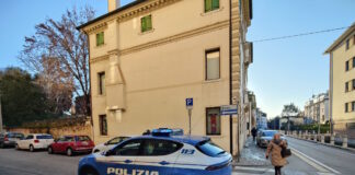 Tenta il furto in un appartamento di Via Biscaro: giovane donna arrestata dalla Polizia di Stato Polizia in via Biscaro
