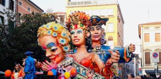 Carnevale trevigiano: modifiche alla viabilità per la sfilata dei carri allegorici Carri allegorici del Carnevale trevigiano - foto di una precedente edizione