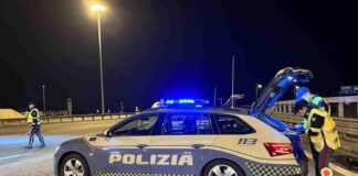 Minaccia con un bastone il barista di un’area di servizio e lo deruba: arrestato dalla Polizia Polizia Stradale in un'area di servizio a Mestre