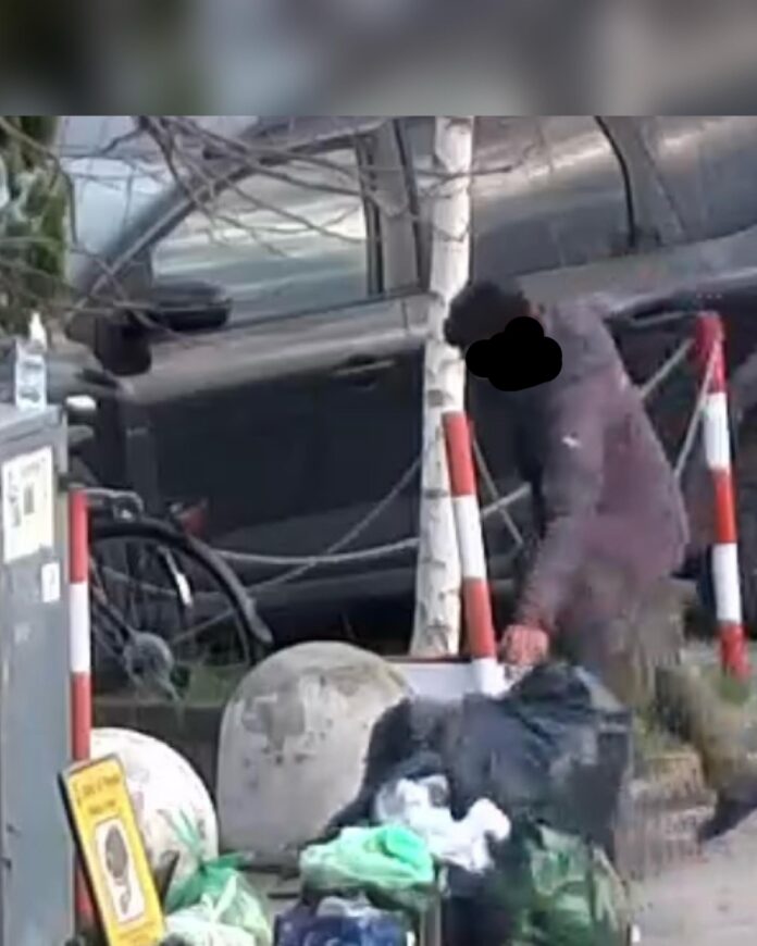 Abbandono di rifiuti in via Pisa Abbandono di rifiuti in via Pisa