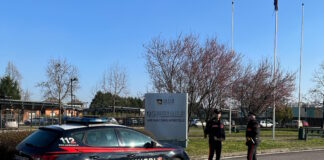 Castelfranco Veneto, ubriaco aggredisce Carabinieri e medico del Pronto Soccorso: fermato col taser Carabinieri di fronte all'Ospedale di Castelfranco Veneto