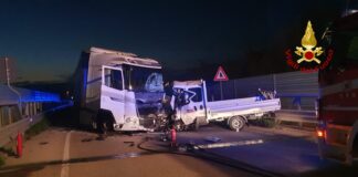 Incidente sulla statale del Santo tra un camion e un furgone: due morti e due feriti Incidente sulla statale del Santo tra un camion e un furgone