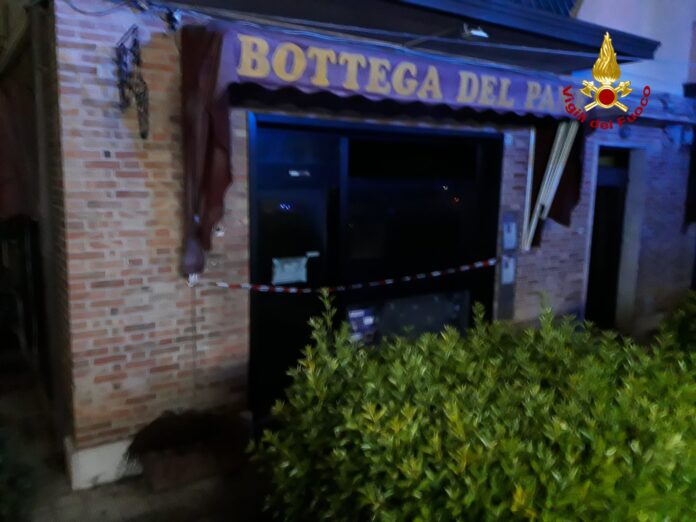 Mira, la panetteria andata a fuoco Mira, la panetteria andata a fuoco
