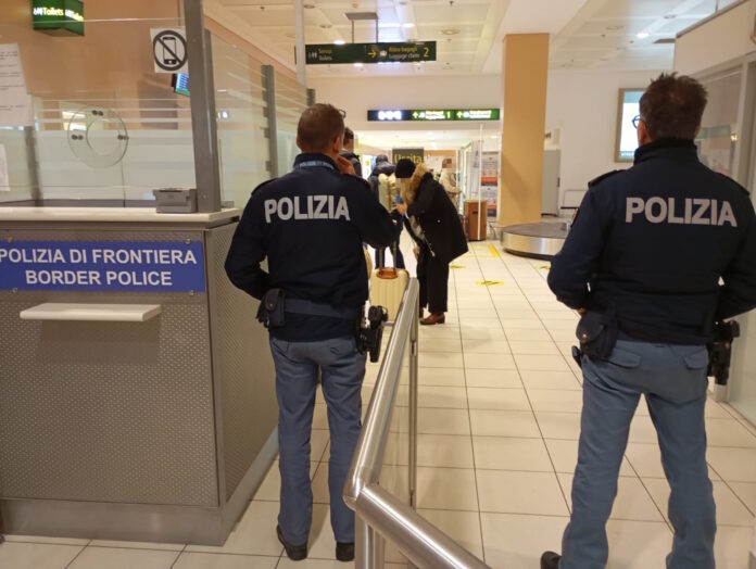 Polizia di Frontiera all'Aeroporto Canova