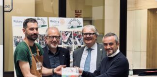 Il Rotary Club Montebelluna dona una libreria all’Umberto I Il Rotary Club Montebelluna dona una libreria all’Umberto I