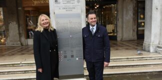 Nuovi totem informativi Unesco in piazza San Marco, sopralluogo degli assessori Venturini e Zaccariotto Nuovi totem informativi Unesco in piazza San Marco, sopralluogo degli assessori Venturini e Zaccariotto