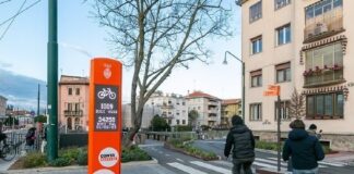 Segnaletica innovativa per la rete ciclabile: ok all’installazione di oltre 1800 cartelli Segnaletica per la rete ciclabile: un conta ciclisti