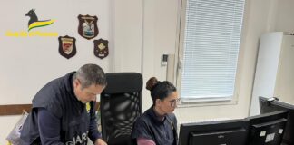Operazione antidroga della GdF: sequestrati 18 kg di sostanze stupefacenti, 3 arresti Droga e denaro sequestrati dalla GdF