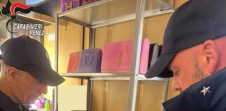 I Carabinieri sequestrano oltre 500 candele con marchi contraffatti e denunciano due persone I Carabinieri di Venezia sequestrano i prodotti con marchi contraffatti