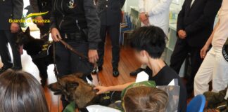 La GdF in visita ai piccoli pazienti del reparto di Pediatria del Ca’ Foncello La GdF con i bambini ricoverati al Ca' Foncello