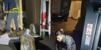 La GdF sequestra una tonnellata di stoccafisso senza tracciabilità Lo stoccafisso sequestrato dalla GdF