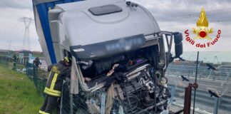 Volpago del Montello, autoarticolato fuori strada lungo la Pedemontana Veneta: un ferito Pedemontana Veneta, autoarticolato finito fuori strada