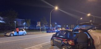 Sequestrata la Porsche Panamera, si innervosisce e le dà fuoco: intervengono i Carabinieri Carabinieri in azione