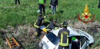 Pianiga, finisce con l’auto in un canale di scolo: ferita la giovane conducente Pianiga, l'auto finita nel canale di scolo