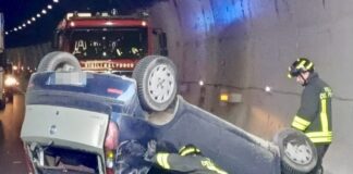 Vittorio Veneto, auto impatta contro il muro di una galleria: un ferito Vittorio Veneto, l'auto impattata sul muro di una galleria