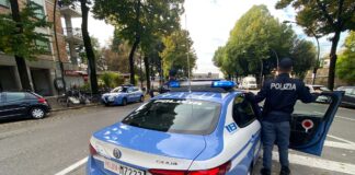 Si presenta all’esame della patente con auricolare e trasmettitori: denunciata dalla Polizia di Stato La Polizia di Stato di Treviso in azione