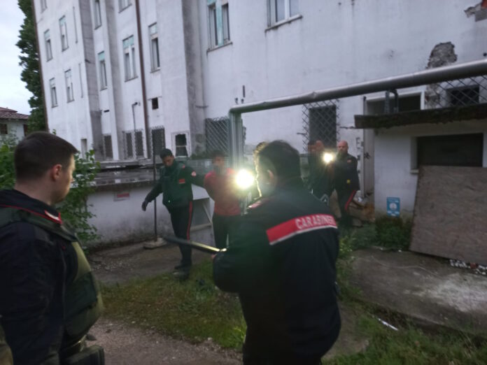 Carabinieri di Mogliano, intervento in una struttura abbandonata Carabinieri di Mogliano, intervento in una struttura abbandonata