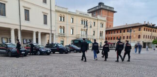 Controlli straordinari a Montebelluna: denunce per porto d’armi, violazione del foglio di via e irregolarità in attività commerciali Controlli dei Carabinieri a Montebelluna