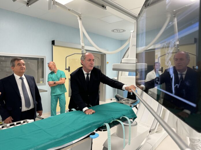 Ospedale di Mestre: il Presidente Zaia inaugura il nuovo sistema integrato dei laboratori e la nuova piastra angiografica Ospedale di Mestre: il Presidente Zaia inaugura il nuovo sistema integrato dei laboratori e la nuova piastra angiografica