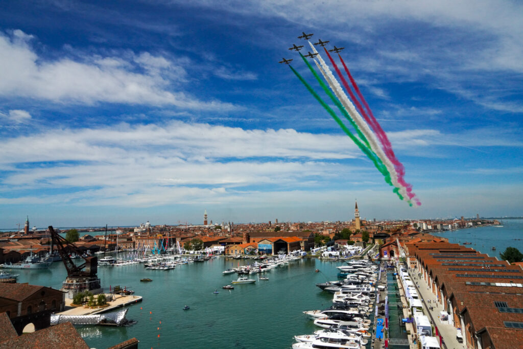Le Frecce Tricolori al Salone Nautico 2025