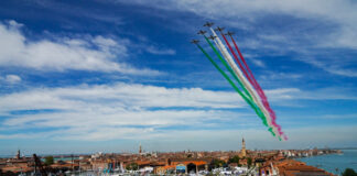 Le Frecce Tricolori aprono la sesta edizione del Salone Nautico di Venezia Le Frecce Tricolori al Salone Nautico 2025