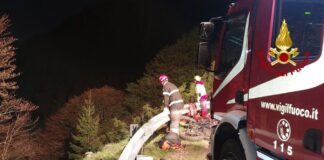 Pieve del Grappa, motociclista finisce contro il guardrail e precipita in un burrone Pieve del Grappa, i soccorsi al motociclista finito in un burrone
