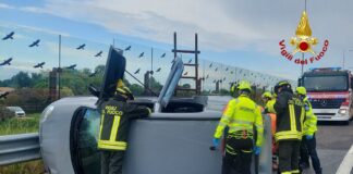 Altivole, auto rovesciata nello svincolo per l’area di servizio: un ferito Altivole, i soccorsi sul punto dell'incidente stradale