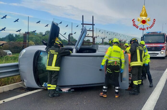 Altivole, i soccorsi sul punto dell'incidente stradale Altivole, i soccorsi sul punto dell'incidente stradale