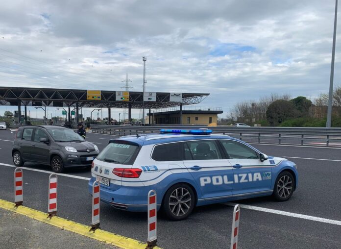 Polizia Stradale di Venezia impegnata in controlli Polizia Stradale di Venezia impegnata in controlli