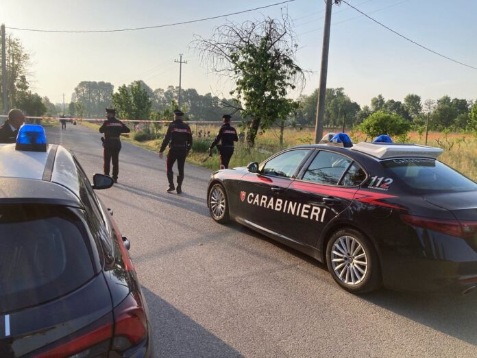 Castelfranco Veneto, i Carabinieri sul luogo dove è avvenuto l’accoltellamento Castelfranco Veneto, i Carabinieri sul luogo dove è avvenuto l’accoltellamento