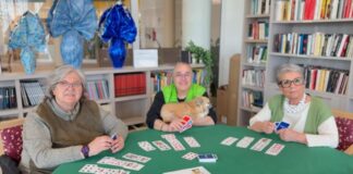 Sabato a Monastier il 2° torneo di Burraco per beneficenza Le organizzatrici del 2° torneo di Burraco pro Around Us Onlus da six, Paola Ongaro, Pina Annibali, e Arcangela Sette