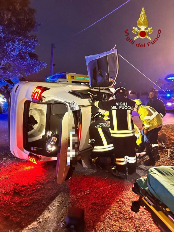 Ormelle, l'auto finita fuori strada e ribaltata