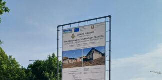 Una nuova mensa scolastica a ridotto impatto ambientale per la scuola primaria “Dante Alighieri” di Dosson Da sinistra a destra Anna Lisa Pavan, docente scuola primaria, Dott.ssa Stefania Nociti, dirigente scolastico - Sindaco Renzo Carraretto - Diego Pavan di Edilvi S.p.A.